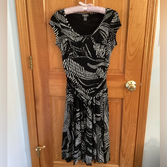Kenneth Cole Reaction midi dress size M. Black and white geometric-like print. - Picture 1 of 7